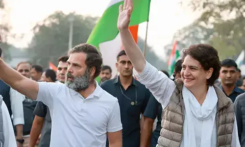 rahul, priyanka, warangal, bus yathra