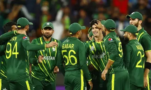 పాక్ ఆటగాళ్లకు వైరల్ ఫీవర్.. ఆస్ట్రేలియాతో మ్యాచ్‌కు