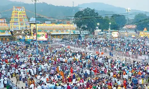 heavy crowd, devotees, tirumala, quelines