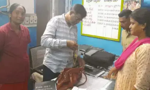 Gold, GoldBag, women, conductor, jagityal, rtcbus