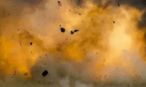 మద్యం మత్తులో నాటు బాంబును కొరికేశాడు