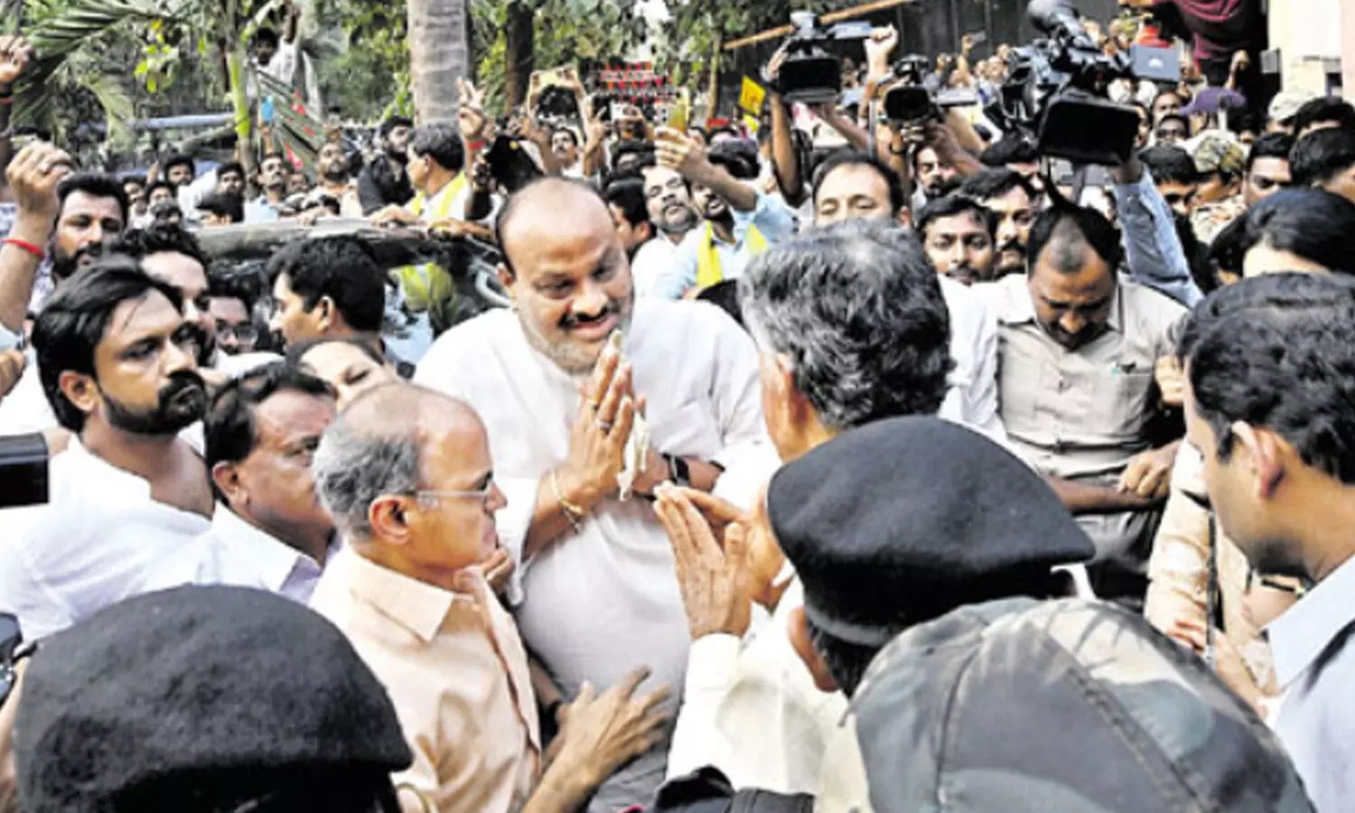 chandrababu, tdp, undavalli, hyderabad, health reasons chandrababu, tdp, undavalli, hyderabad, health reasons