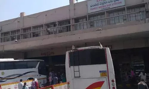 ys jagan, rtc bus accident, vijayawada, ten lakh rupees, financial assistance , ycp government