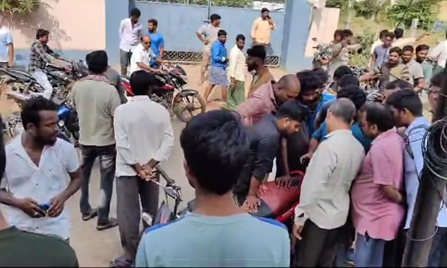 car, peddapuram, accident, kakinada district