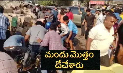 vizag, free, liquor shops, liquor truck, loot, people loot