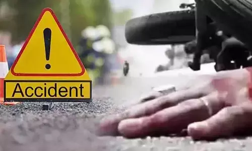 sheikh sabji, mlc, died,  road accident, from eluru to bhimavaram