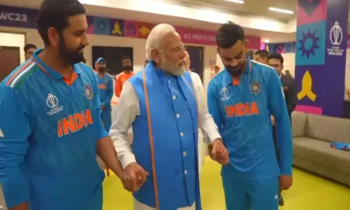 narendra modi, prime minister,  consoled, team india