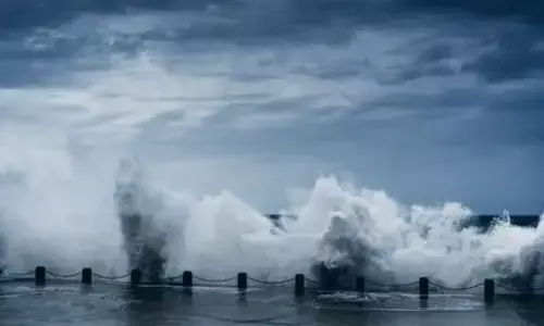 cyclone, michoung, cross the coast,  nellore, andhra pradesh