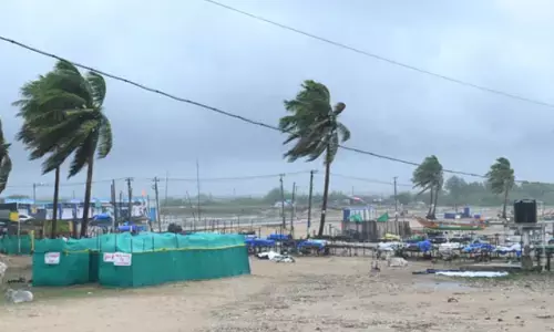 cyclone, michoung,  crossed, bapatla