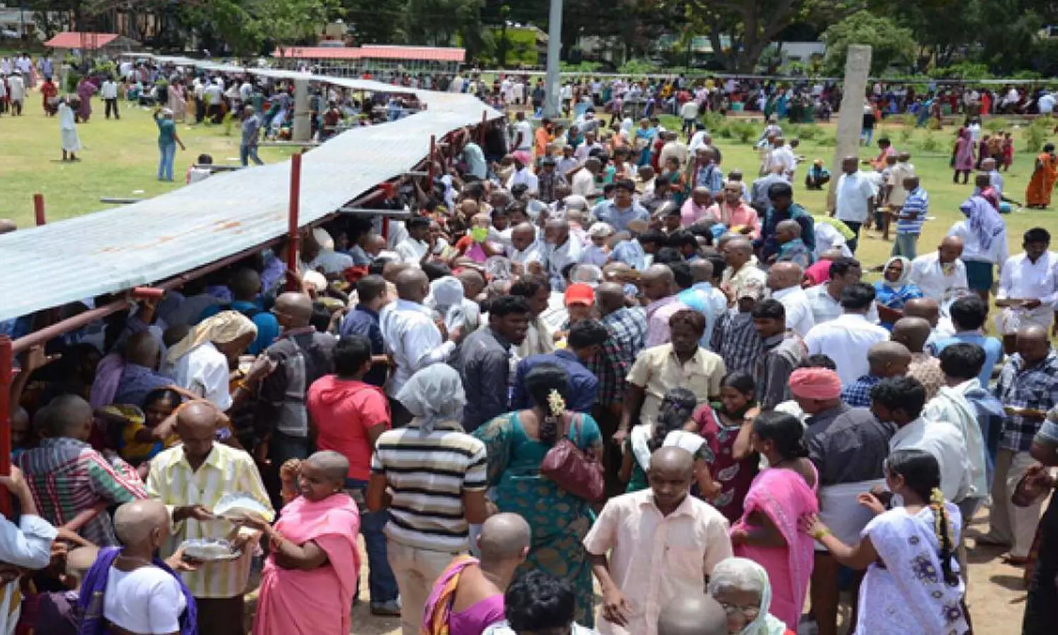 crowd, devotees, que lines full, tirumala, andhra news