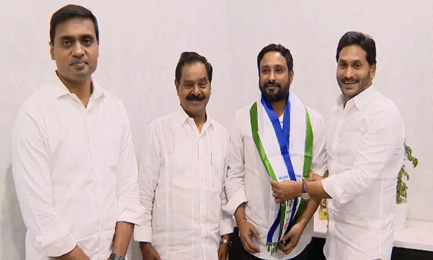 ambati rayudu, former cricketer, ycp, ambati rayudu has joined ysr congress party, political news, appolitics, andhra news