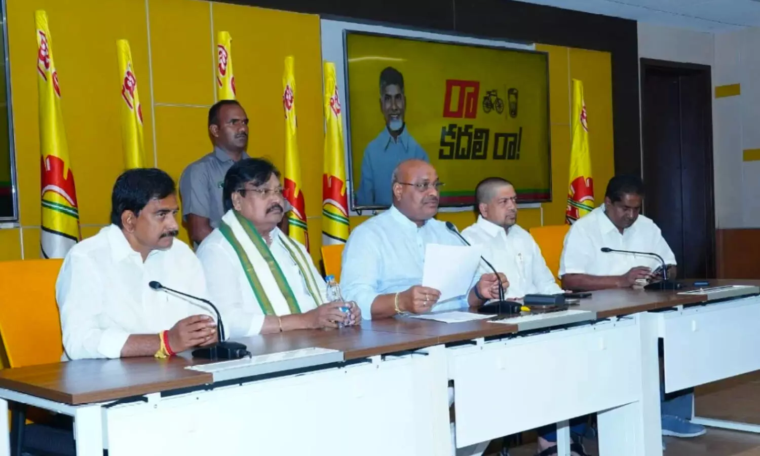 రా... కదలిరా.. అంటున్న టీడీపీ.. షెడ్యూల్ ఇదే!! రా... కదలిరా.. అంటున్న టీడీపీ.. షెడ్యూల్ ఇదే!!