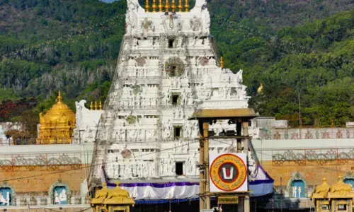 crowd, devotees, que lines,  tirumala, tirupathi, andhrapradesh andhranews