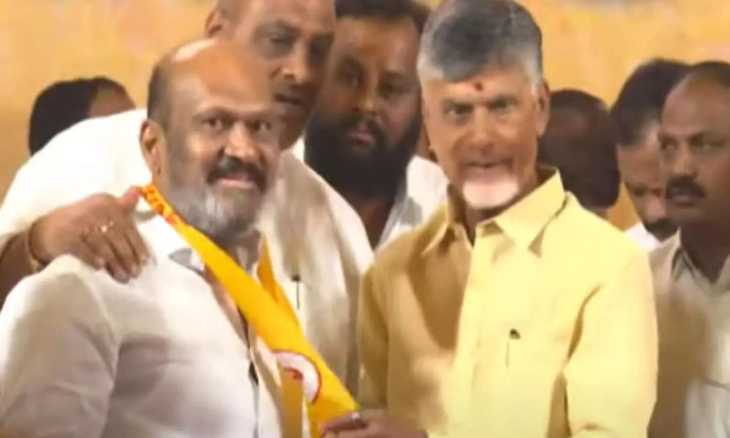 సాయిరెడ్డి బంధువులంతా సైకిల్ పార్టీలోకే సాయిరెడ్డి బంధువులంతా సైకిల్ పార్టీలోకే