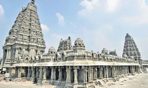 Yadadri : యాదాద్రికి పోటెత్తతున్న భక్తులు... పెరుగుతున్న ఆదాయం
