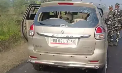 Breaking : ఈడీ అధికారులపై ఎటాక్... కార్ల అద్దాల పగలకొట్టి.. కర్రలతో దాడి చేసి