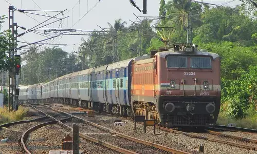 Visakha : బొకారో ఎక్స్ ప్రెస్ రైలులో మంటలు.. దూకేసిన ప్రయాణికులు