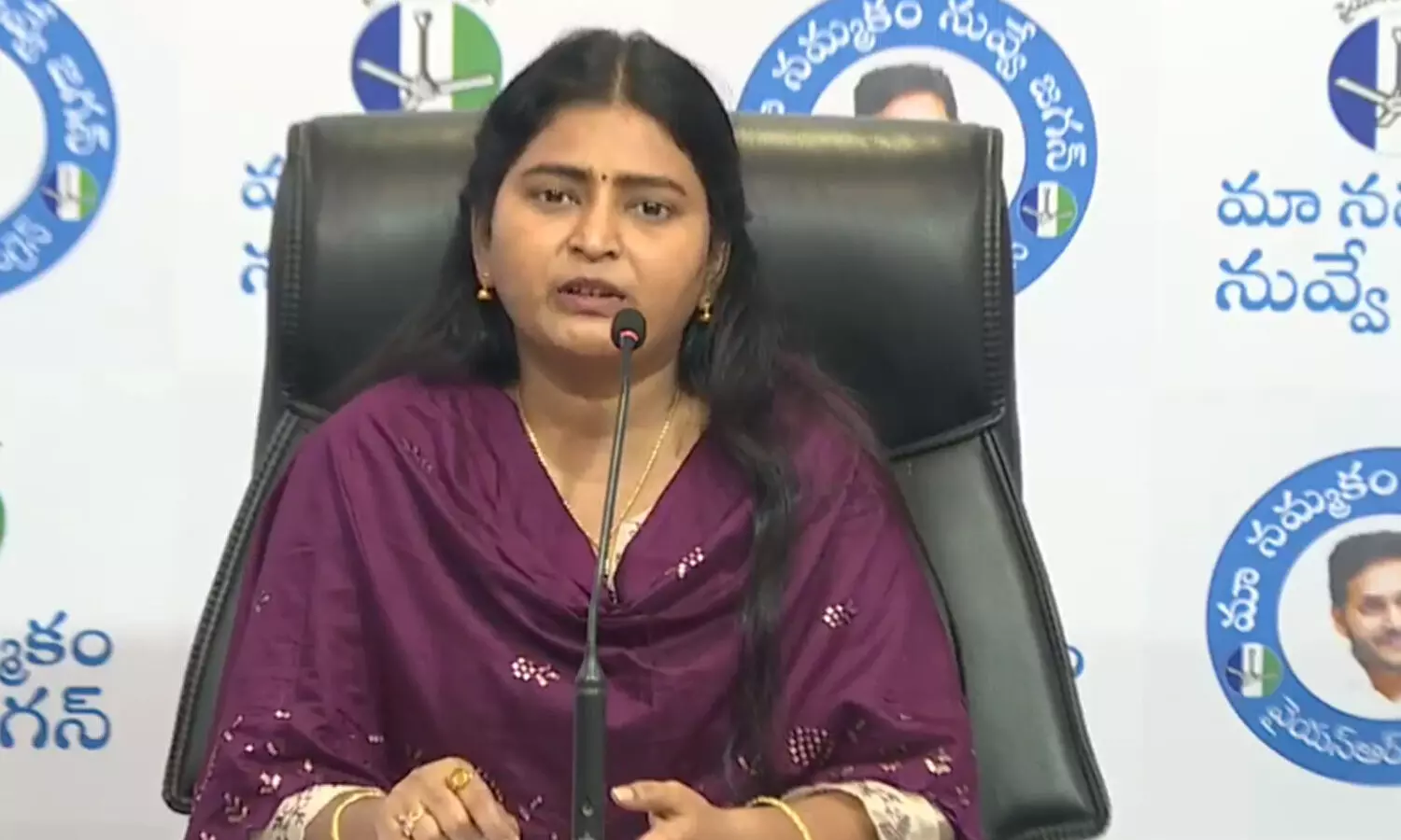 జగనన్న వెంటే ఉంటా : ఎమ్మెల్యే జొన్నలగడ్డ జగనన్న వెంటే ఉంటా : ఎమ్మెల్యే జొన్నలగడ్డ