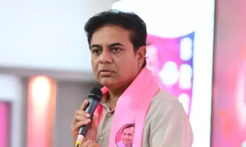 KTR : తెలంగాణ గొంతుకపై నిషేధమా?