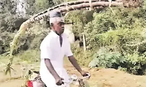 కుమార్తెకు ఇష్టమని పథ్నాలుగు కిలోమీటర్లు సైకిలపై వెళ్లి?