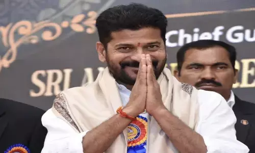 Revanth Reddy : దావోస్ బయలుదేరి వెళ్లిన రేవంత్