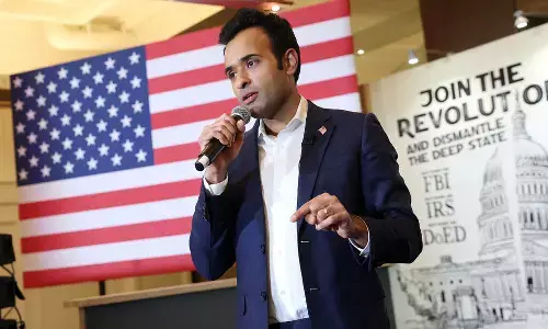 America : రేసు నుంచి తప్పుకున్న వివేక్ రామస్వామి