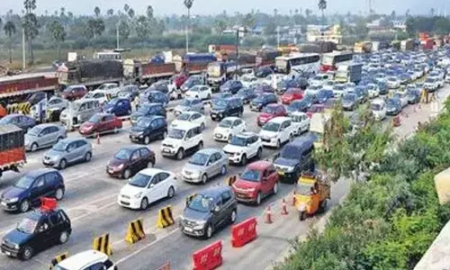 National Highway : ఒక్కసారిగా పెరిగిన రద్దీ.. తిరుగు ప్రయాణంలోనూ అంతే