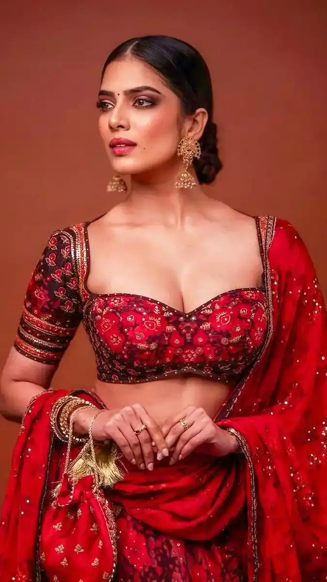 కవ్విస్తున్న మాళవిక మోహనన్