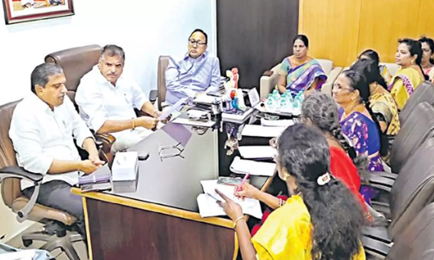 Anganwadi : అంగన్ వాడీ వర్కర్ల సమ్మె విరమణ.. పది డిమాండ్లకు ఓకే