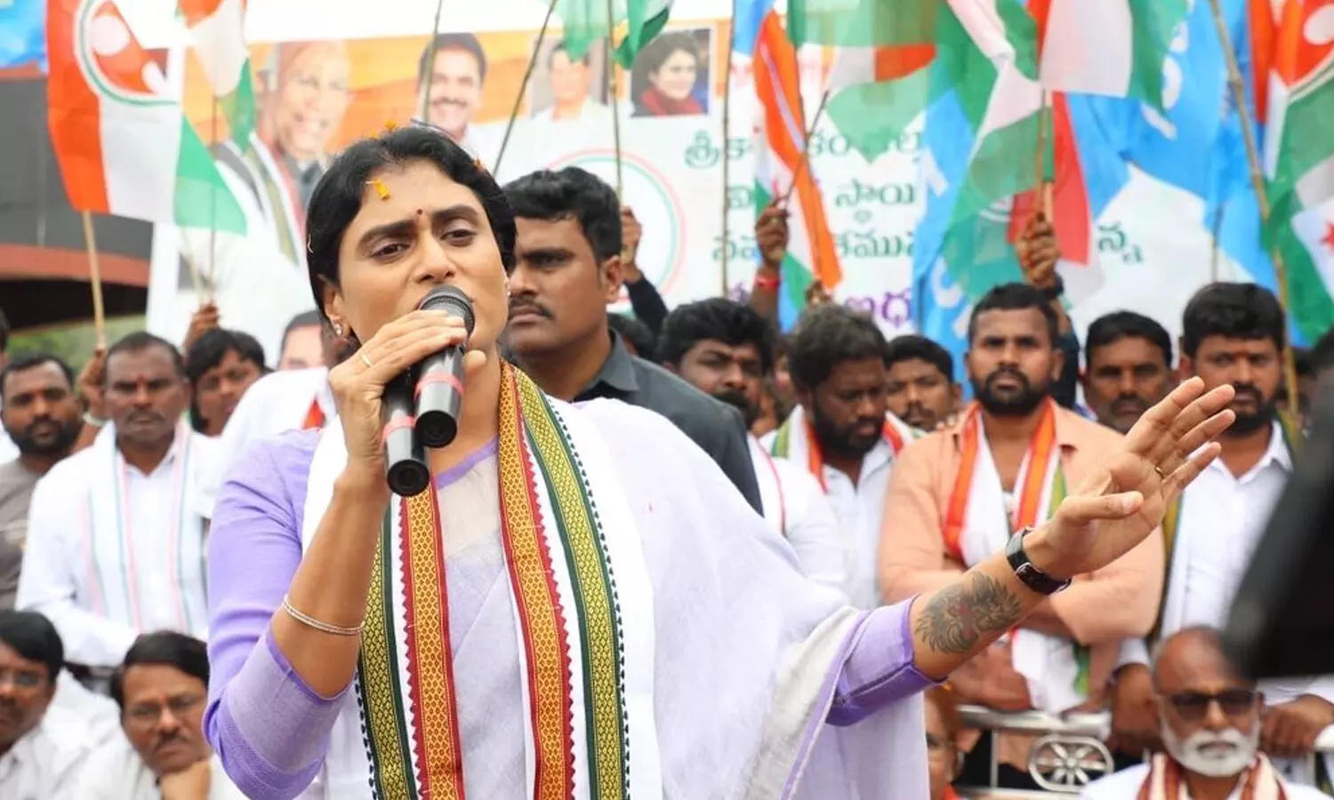 Ys Sharmila : ఆయన కనిపిస్తాడు... ఈయన కనిపించడు.. మిగదంతా సేమ్ టు సేమ్
