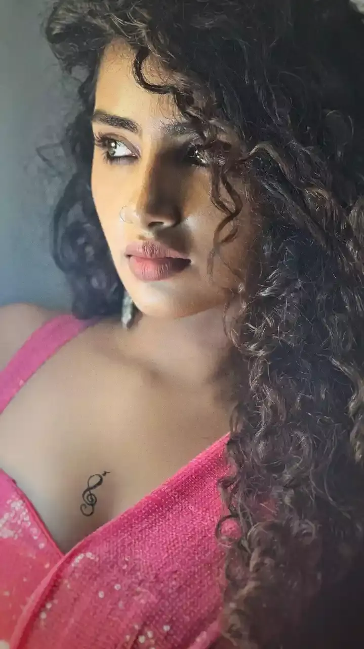 అందంతో ఆకట్టుకుంటున్న అనుపమ.. డేంజర్ పిల్ల