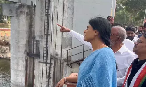 Ys Sharmila : వైఎస్ కు మీరు వారసులెలా అవుతారు? జగన్ కు షర్మిల ప్రశ్న