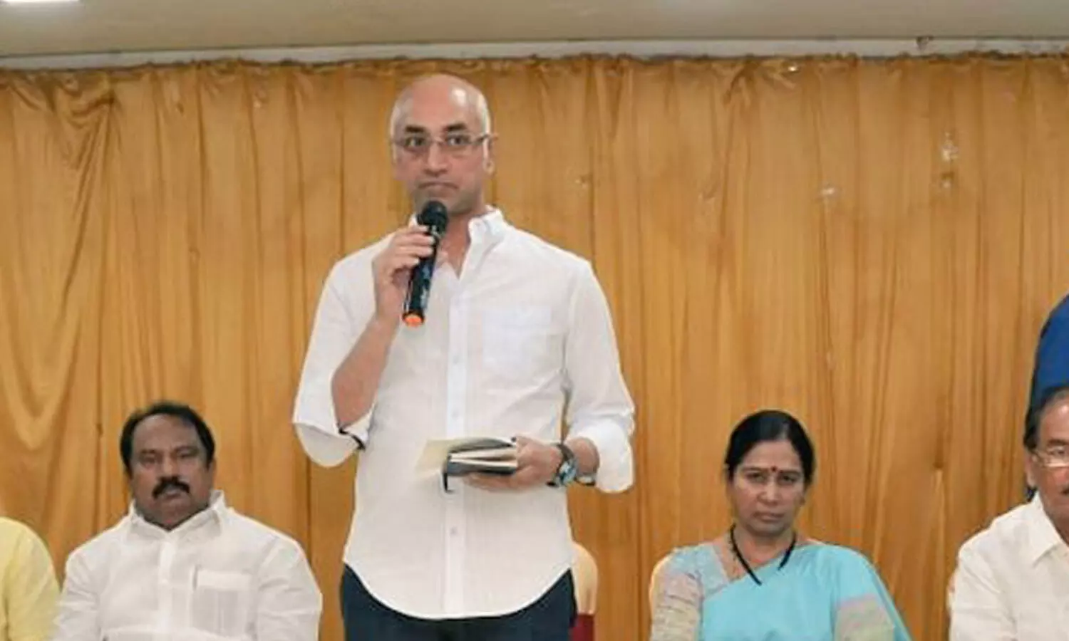 Breaking : వచ్చే ఎన్నికల్లో పోటీ చేయను.. బ్రేక్ మాత్రమే