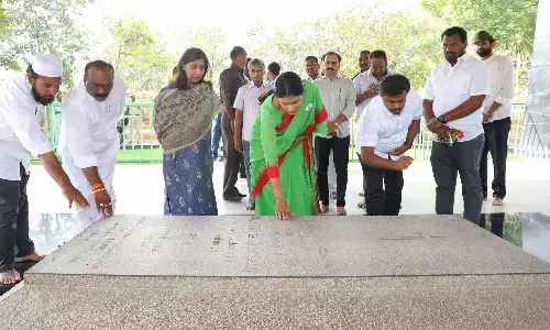 Ys Sharmila : కడపలో వైఎస్ షర్మిల.. సునీతో భేటీ