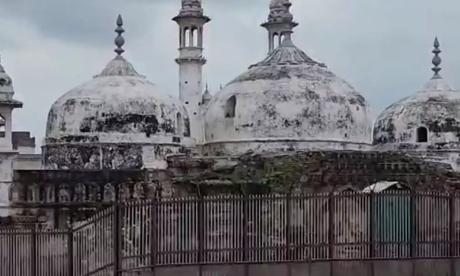 జ్ఞానవాపి కేసులో కీలక తీర్పు