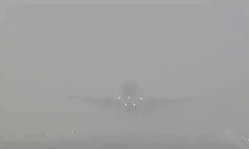 Gannavaram : గాలిలోనే రెండు విమానాలు.. ల్యాండింగ్ కు అనుమతి రాక