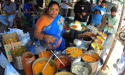 Breaking :  త్వరలో కుమారి ఆంటీ షాపుకు సీఎం రేవంత్ రెడ్డి