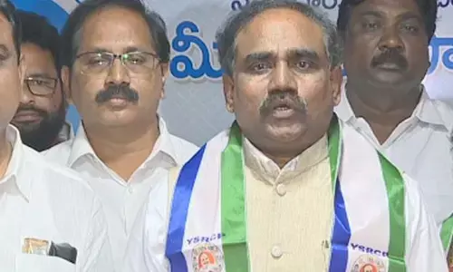 YSRCP :  వైసీపీలో చేరిన మాజీ మంత్రి రావెల