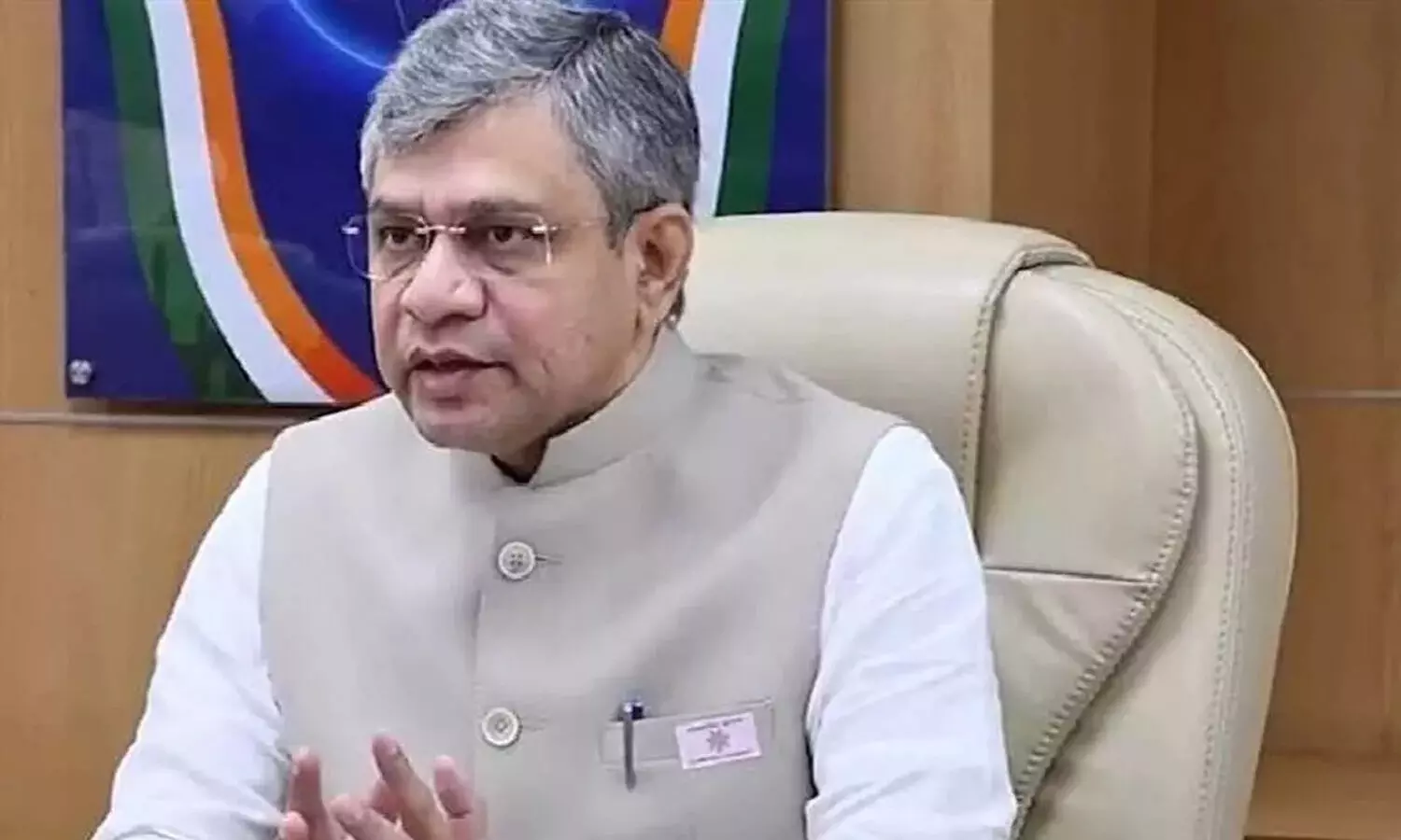 అందుకే విశాఖ రైల్వే జోన్ రాలేదు...ఏపీ ప్రభుత్వంపై కేంద్ర మంత్రి ఆగ్రహం