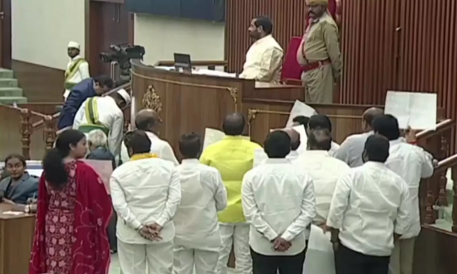 రెండో రోజు ప్రారంభమైన అసెంబ్లీ సమావేశాలు.. టీడీపీ సభ్యుల ఆందోళన