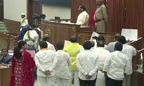 రెండో రోజు ప్రారంభమైన అసెంబ్లీ సమావేశాలు.. టీడీపీ సభ్యుల ఆందోళన