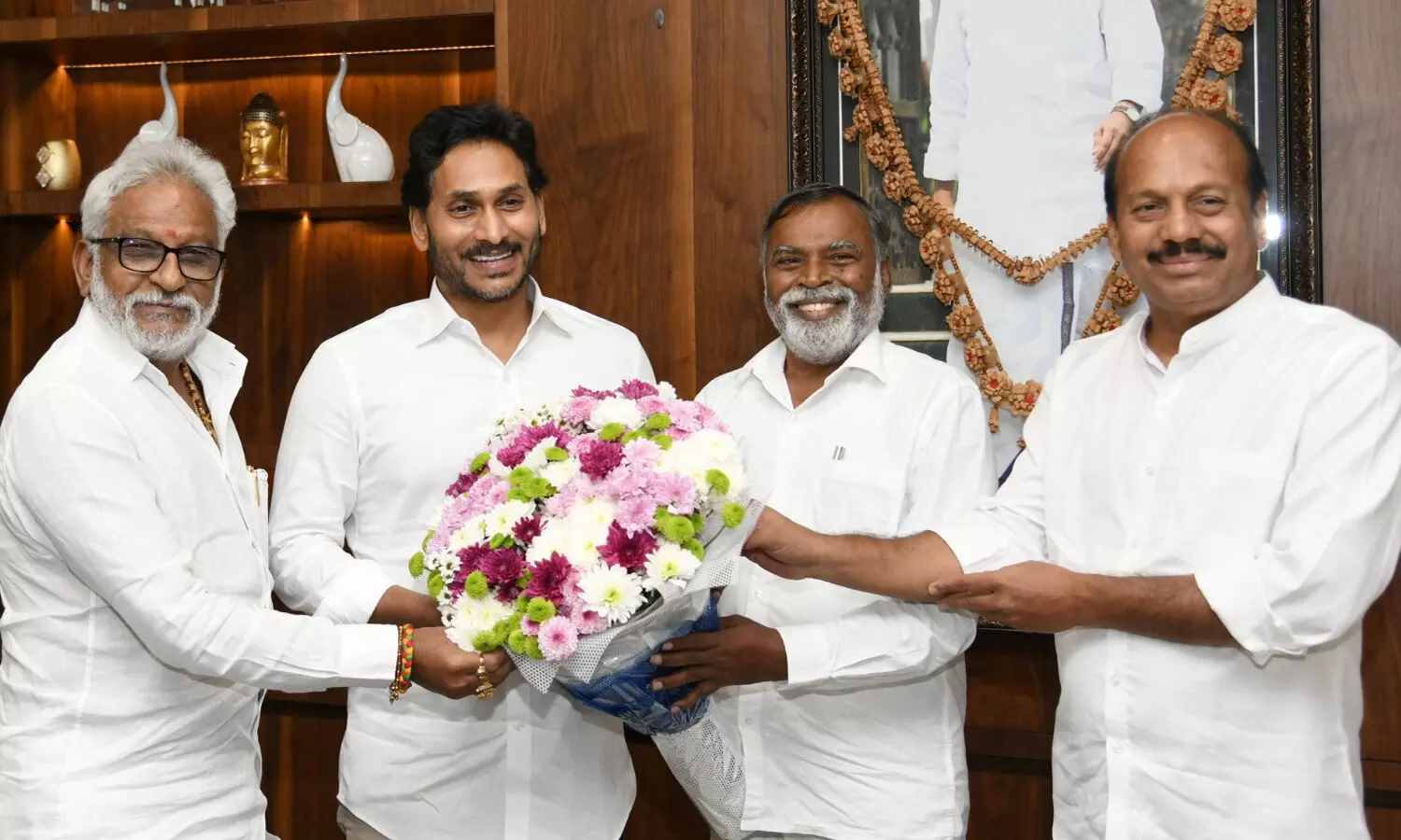 Breaking : వైసీపీ రాజ్యసభ అభ్యర్ధులు వీళ్లే.. ఖరారు చేసిన జగన్