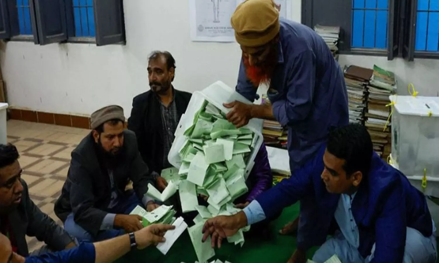 Pak Elections : పాక్ లో మళ్లీ ఆ పార్టీదే హవానా? Pak Elections : పాక్ లో మళ్లీ ఆ పార్టీదే హవానా?