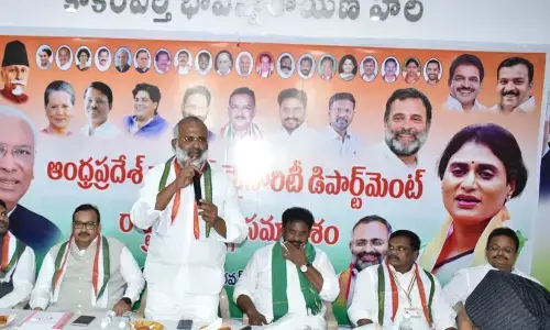 జగన్ ప్రభుత్వంపై కేవీపీ ఆగ్రహం.. వైఎస్ బొమ్మ పెట్టుకుని మరీ