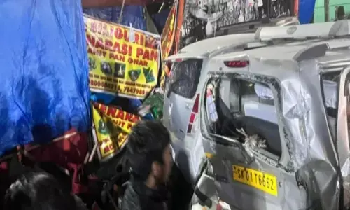 Breaking : జనాలపైకి దూసుకొచ్చిన పాల ట్యాంకర్.. ముగ్గురి మృతి