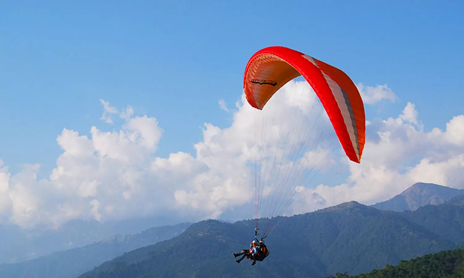 పారా గ్లైడింగ్ చేస్తూ హైదరాబాద్ వాసి మృతి