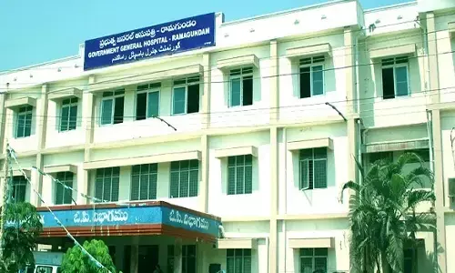 Raging in Ramagundam college: రామగుండంలో కాలేజీలో ర్యాగింగ్... గుండు కొట్టించి.. మీసాలు తీసేసి