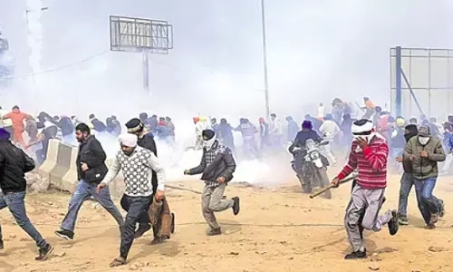 Delhi : ఢిల్లీ బోర్డర్ లో టెన్షన్ టెన్షన్.. రైతులు vs పోలీసులు