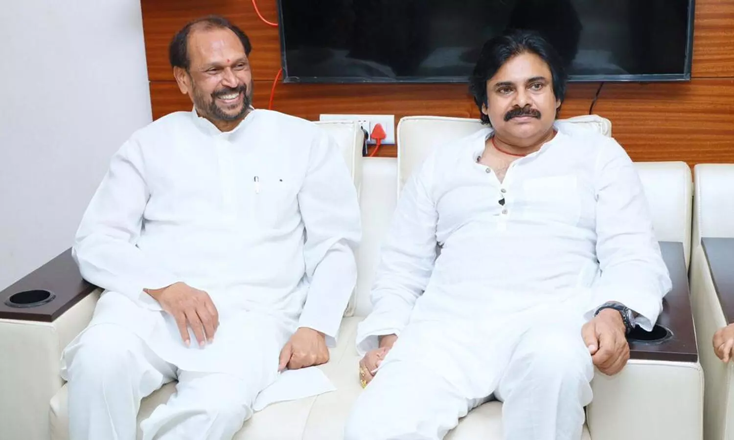 Pawan Kalyan : కొణతాల ఇంటికి పవన్