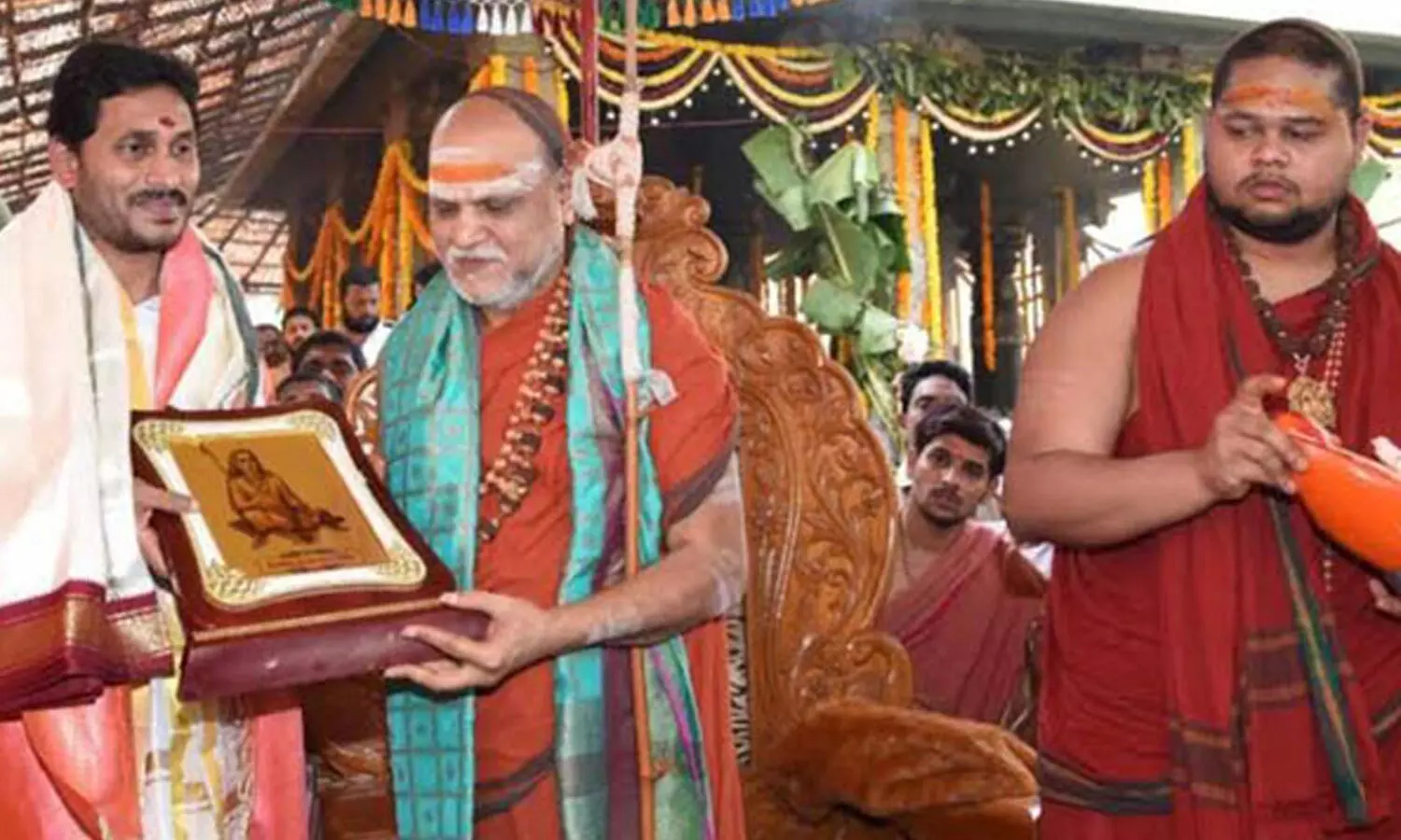 Ys Jagan : శారదాపీఠానికి వెళ్లనున్న జగన్